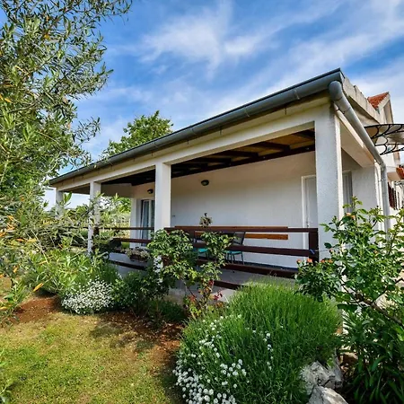 Oasis With Private Tennis Court Sveti Filip i Jakov