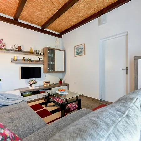 Holiday home Oasis With Private Tennis Court