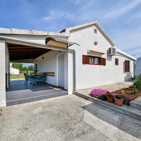 Oasis With Private Tennis Court Ferienhaus *